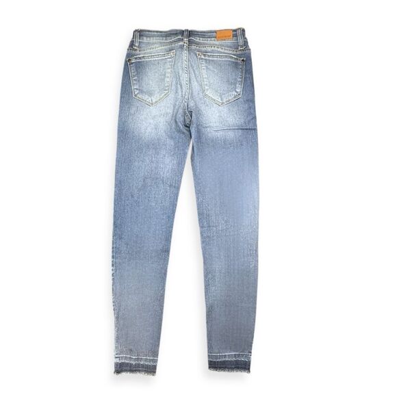 JUDY BLUE LOS ANGELES Women’s Medium Wash Distressed Skinny Fit Jeans Style #JB8 - Picture 3 of 7